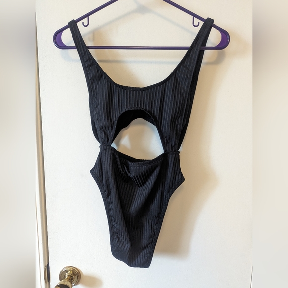 Ribbed cutout one piece - Picture 8 of 9